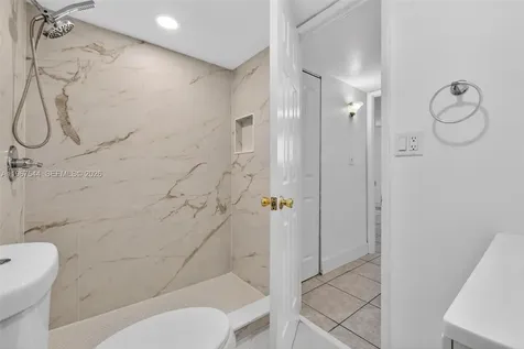 606 W 81st Street Hialeah FL 33014