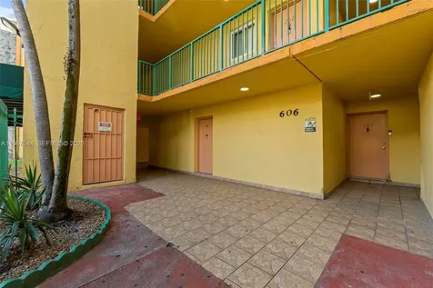 606 W 81st Street Hialeah FL 33014