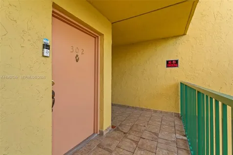 606 W 81st Street Hialeah FL 33014