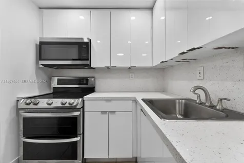 606 W 81st Street Hialeah FL 33014