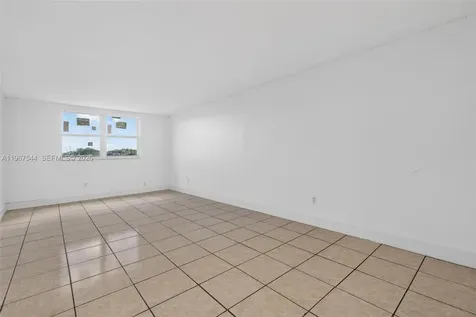 606 W 81st Street Hialeah FL 33014