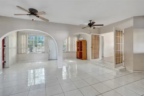4966 NW 39th Street Lauderdale Lakes FL 33319