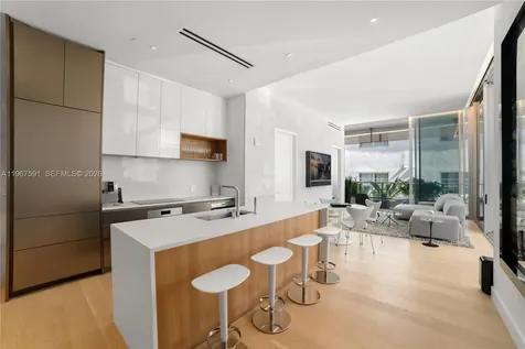 304 Ocean Drive Miami Beach FL 33139