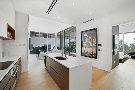 304 Ocean Drive Miami Beach FL 33139