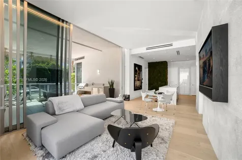 304 Ocean Drive Miami Beach FL 33139
