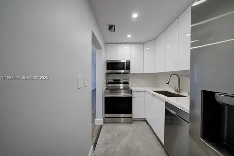 2899 Collins Avenue Miami Beach FL 33140