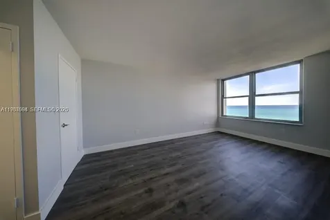 2899 Collins Avenue Miami Beach FL 33140