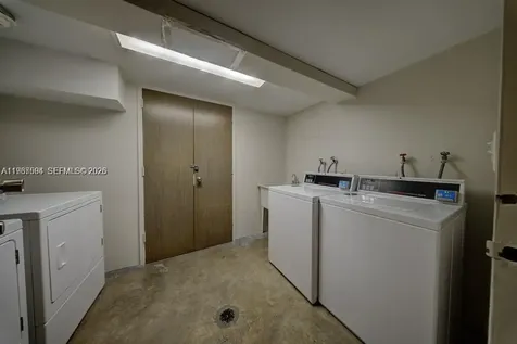 2899 Collins Avenue Miami Beach FL 33140