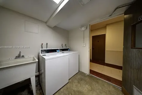2899 Collins Avenue Miami Beach FL 33140