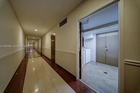 2899 Collins Avenue Miami Beach FL 33140