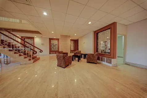 2899 Collins Avenue Miami Beach FL 33140