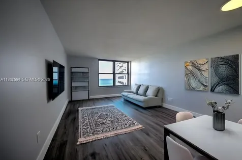 2899 Collins Avenue Miami Beach FL 33140