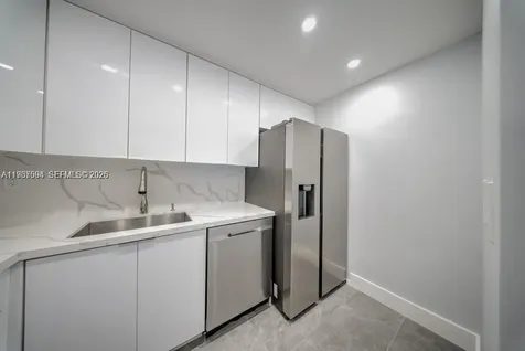 2899 Collins Avenue Miami Beach FL 33140