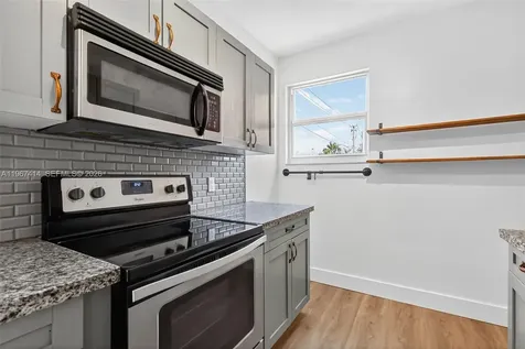 7207 Bay Drive Miami Beach FL 33141