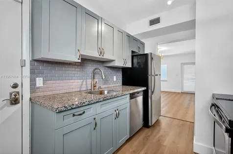 7207 Bay Drive Miami Beach FL 33141