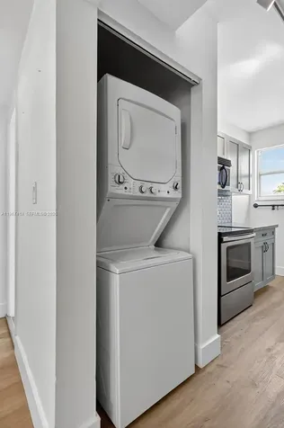 7207 Bay Drive Miami Beach FL 33141