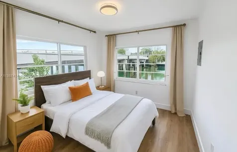 7207 Bay Drive Miami Beach FL 33141