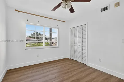 7207 Bay Drive Miami Beach FL 33141