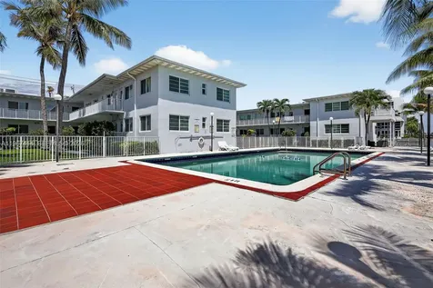 7207 Bay Drive Miami Beach FL 33141
