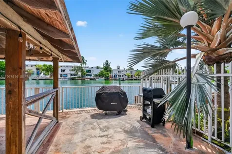 7207 Bay Drive Miami Beach FL 33141