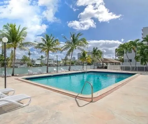 7207 Bay Drive Miami Beach FL 33141