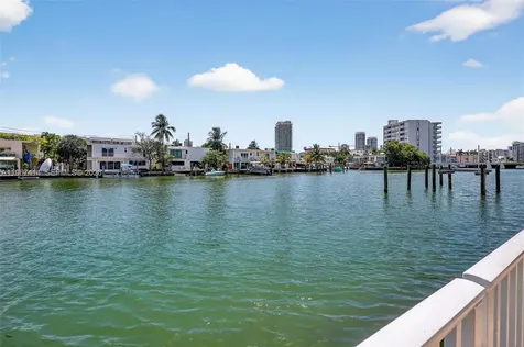 7207 Bay Drive Miami Beach FL 33141