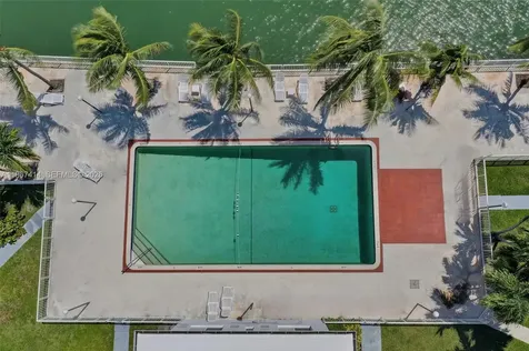 7207 Bay Drive Miami Beach FL 33141