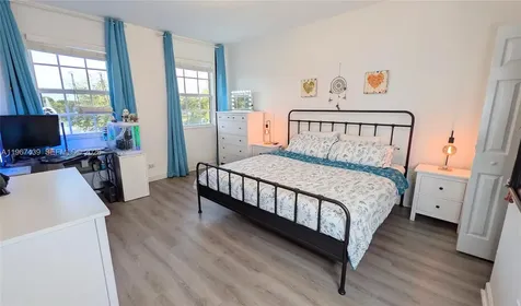 17038 SW 95th Terrace Miami FL 33196