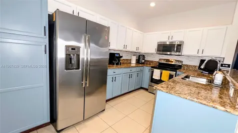 17038 SW 95th Terrace Miami FL 33196