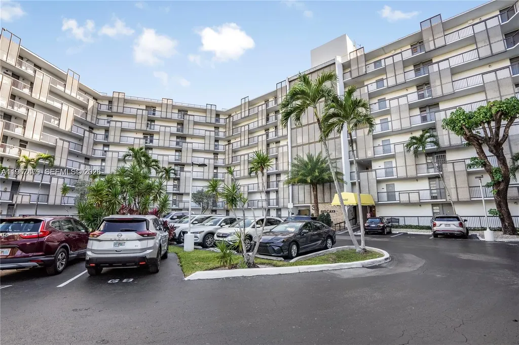 20500 W Country Club Drive Aventura FL 33180