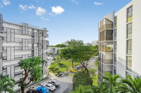 20500 W Country Club Drive Aventura FL 33180