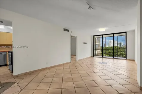 20500 W Country Club Drive Aventura FL 33180