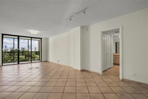 20500 W Country Club Drive Aventura FL 33180