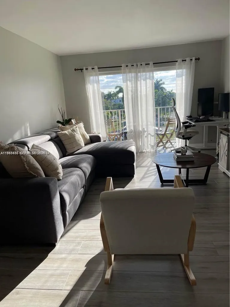 5221 Geneva Way Doral FL 33166