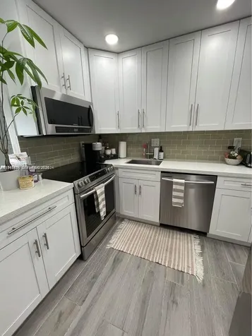 5221 Geneva Way Doral FL 33166