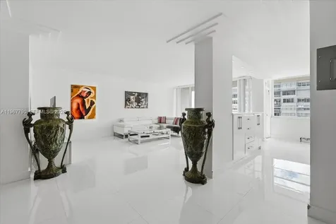 18051 Biscayne Boulevard Aventura FL 33160