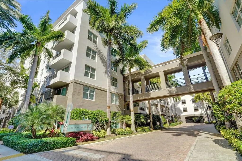 2421 NE 65th Street Fort Lauderdale FL 33308