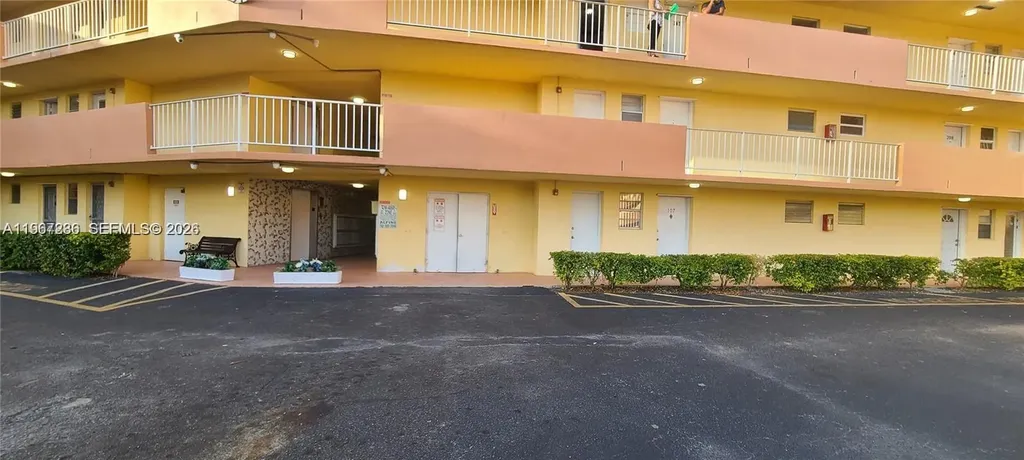 1540 NE 191st Street Miami FL 33179