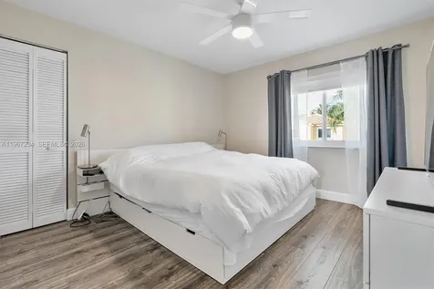 1054 SE 6th Avenue Dania Beach FL 33004