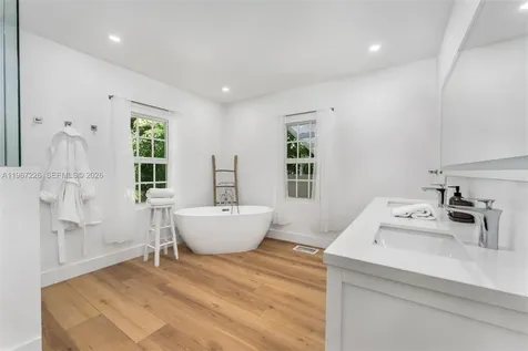 3951 Park Drive Miami FL 33133