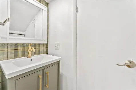 3951 Park Drive Miami FL 33133