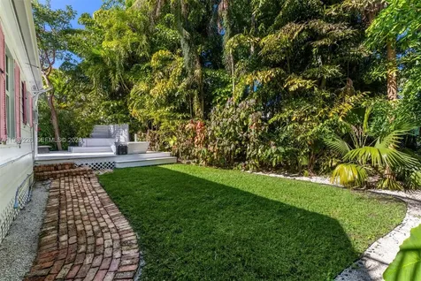 3951 Park Drive Miami FL 33133