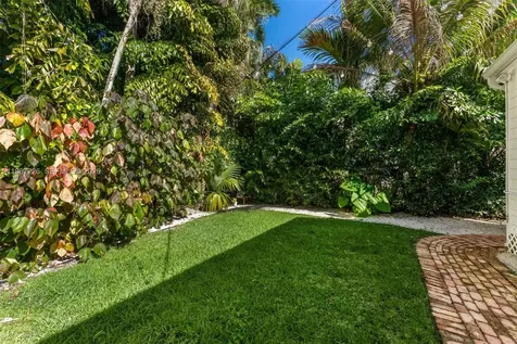 3951 Park Drive Miami FL 33133