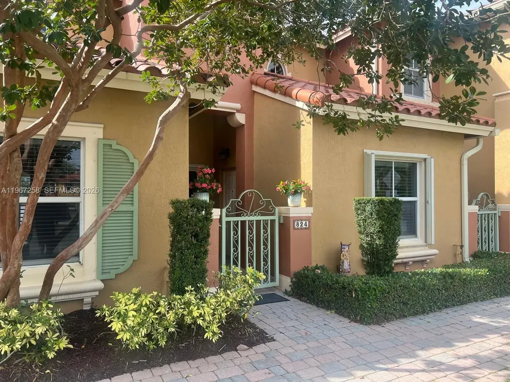 824 SW 143rd Terrace Pembroke Pines FL 33027