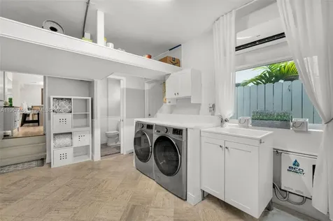 736 W 51 Street Miami Beach FL 33140