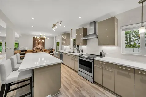 736 W 51 Street Miami Beach FL 33140