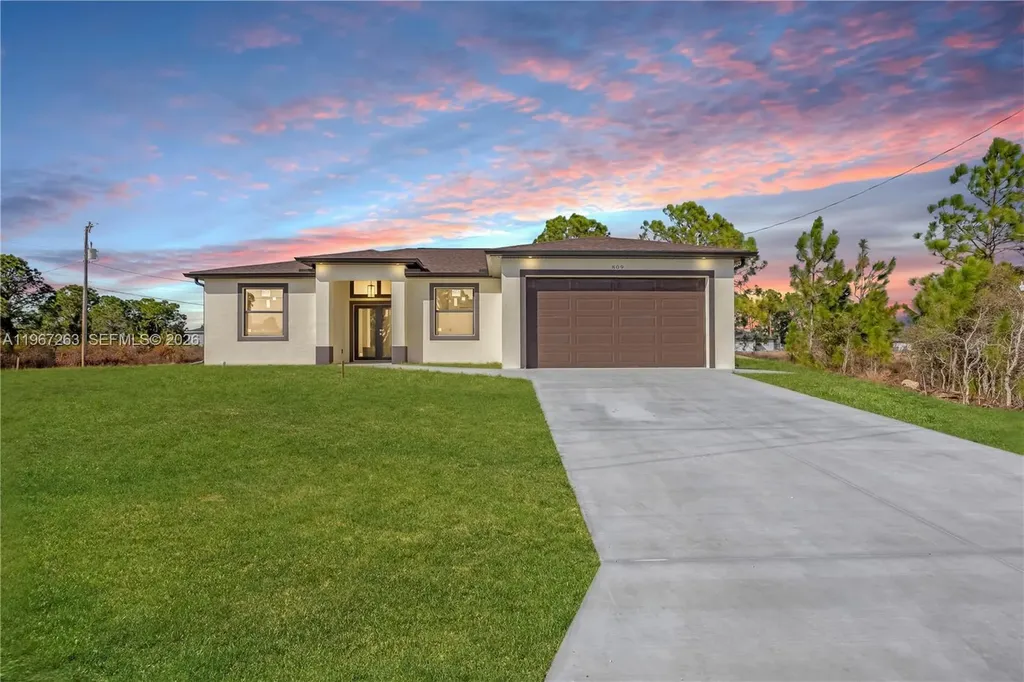 809 Vance Avenue E Lehigh Acres FL 33974