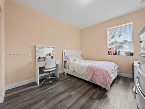 16673 SW 44th Street Miami FL 33185