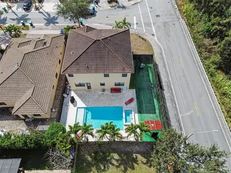 16673 SW 44th Street Miami FL 33185
