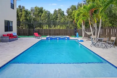 16673 SW 44th Street Miami FL 33185